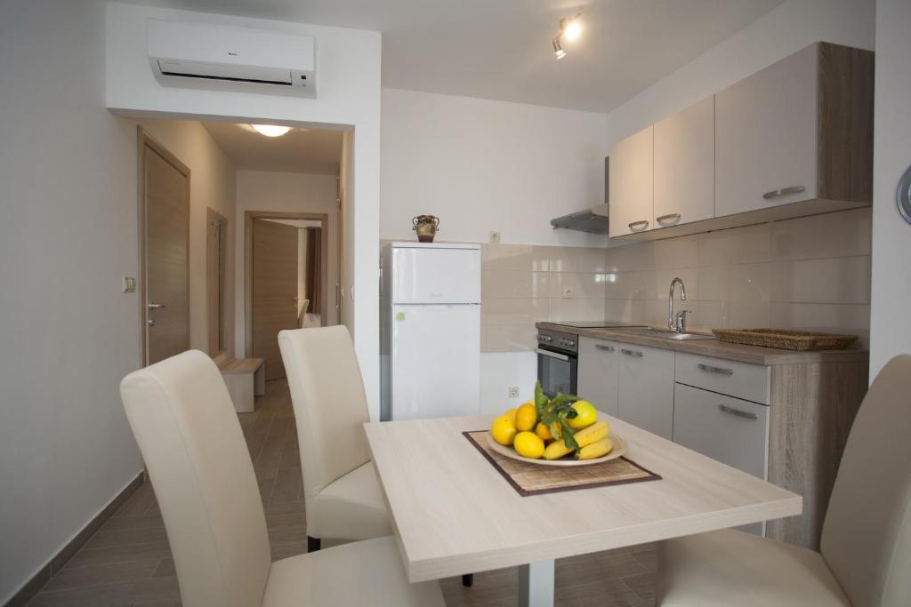 Kuchyňa alebo kuchynka v ubytovaní Apartments Bota