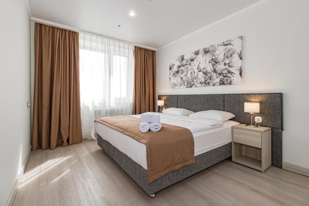 Кровать или кровати в номере Yes Apartments Near The Botanical Garden
