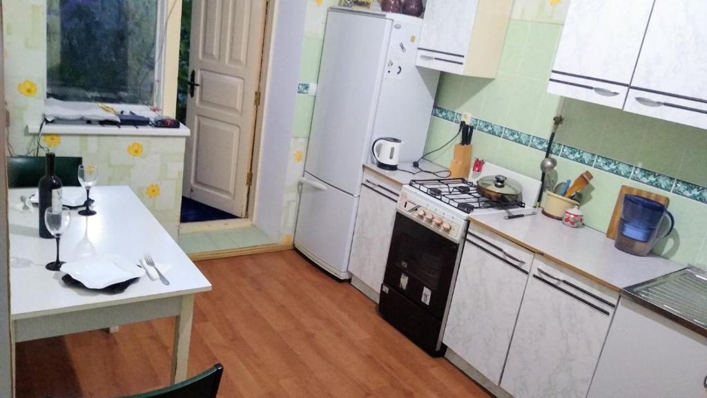 Kuchyň nebo kuchyňský kout v ubytování Дом-House в Vadul lui Voda