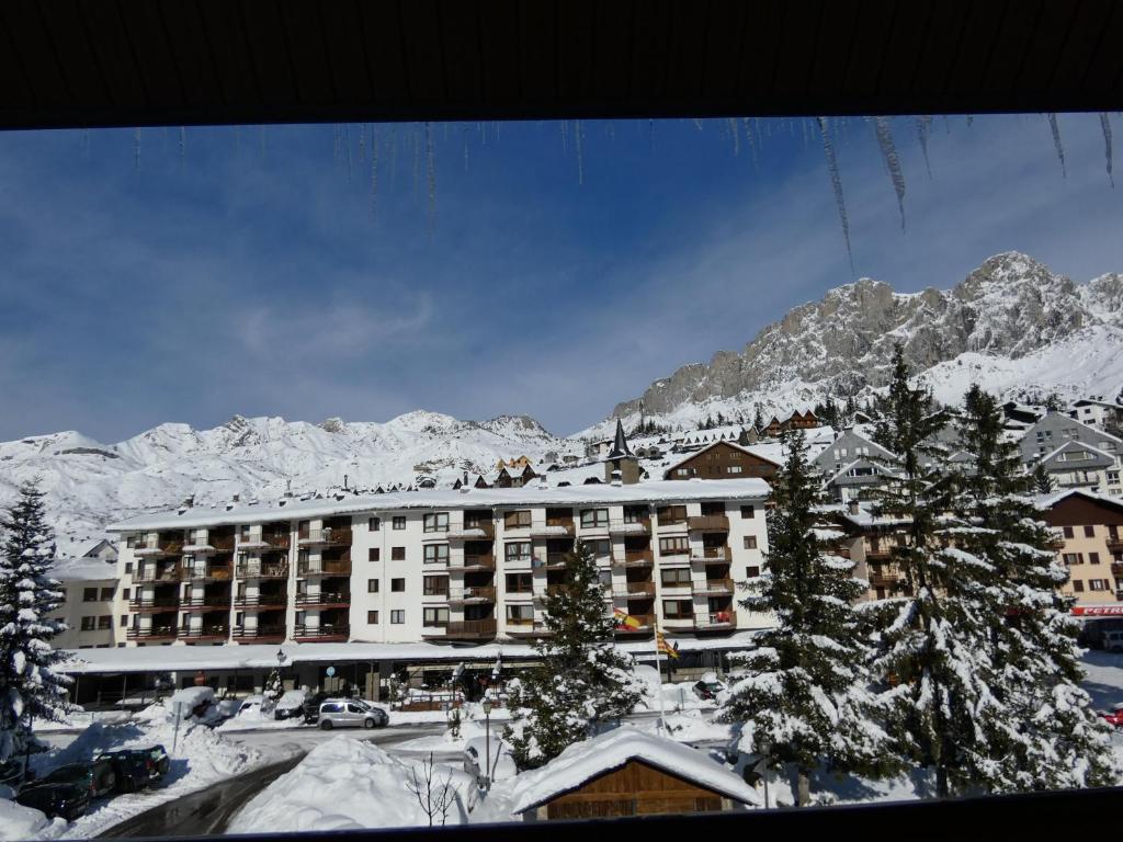 Nespecifikovaný výhled na hory nebo výhled na hory při pohledu z hotelu