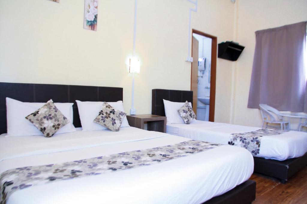 Postel nebo postele na pokoji v ubytování Myra Hotel Mersing