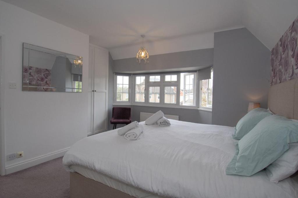 Elegant and spacious private room with ensuite, Luton (updated prices 2024)