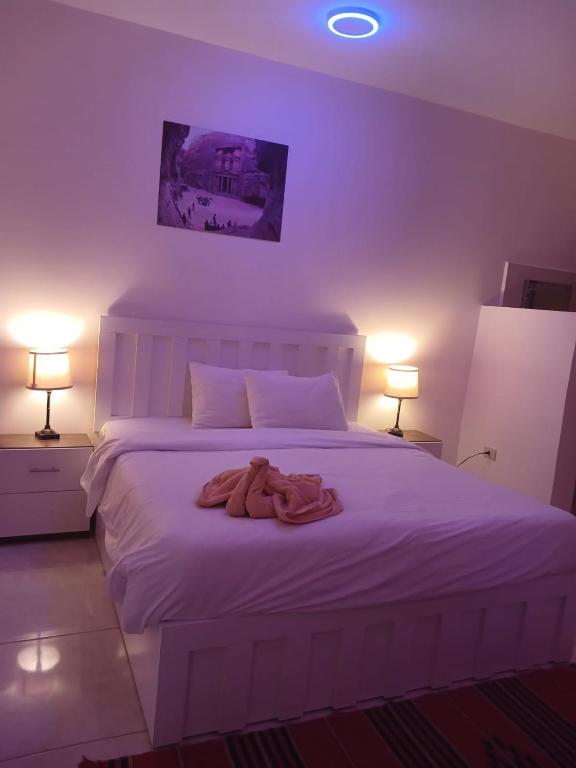 Postel nebo postele na pokoji v ubytování Rose city inn
