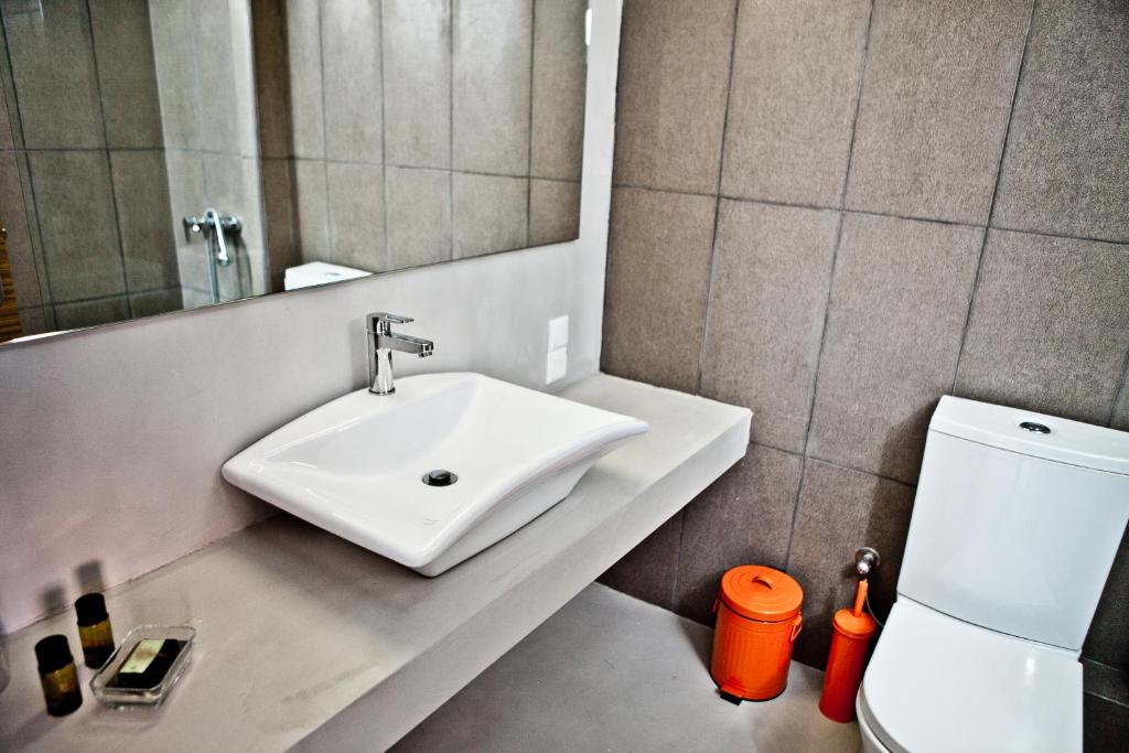 Koupelna v ubytování Xanthippi Hotel