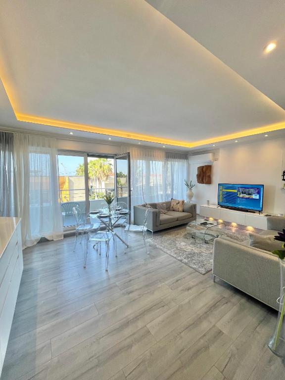 Durres Currila Beach Trendy RELAX Lifestyle - Image 11
