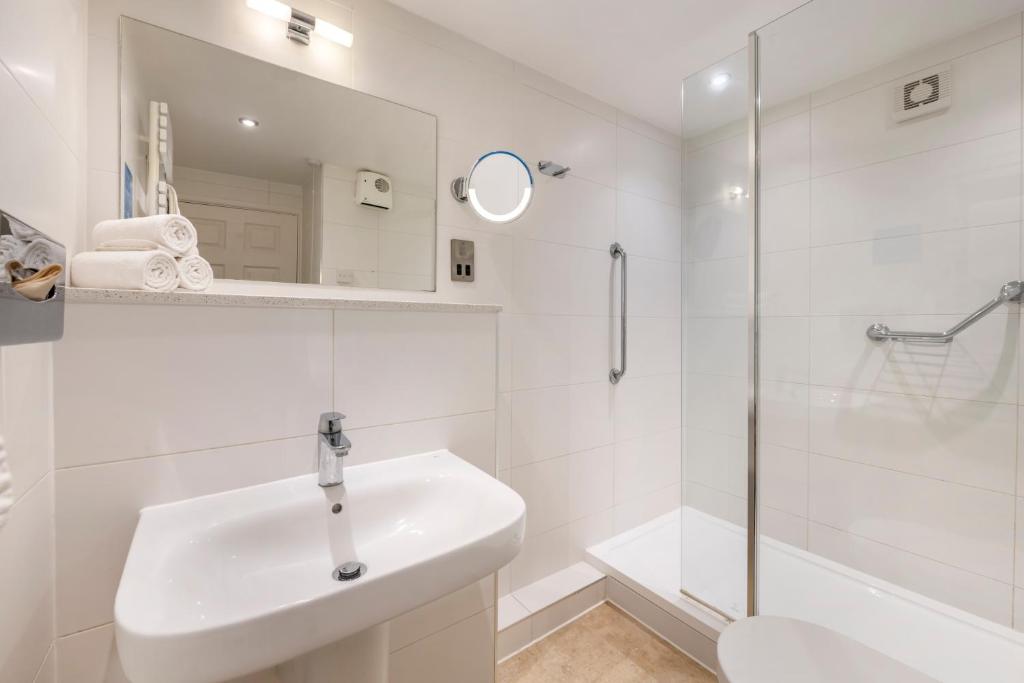 Cromer Country Club - One-Bedroom Apartment