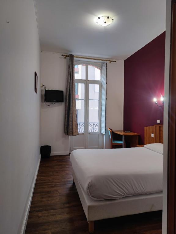 Postel nebo postele na pokoji v ubytování Hôtel Riquet