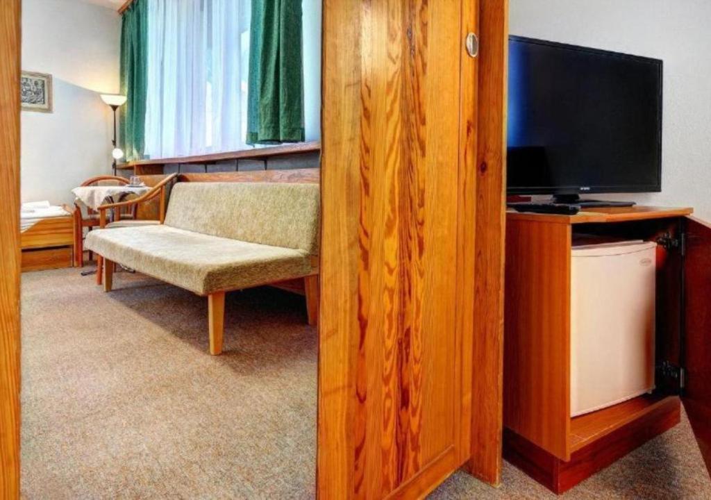 TV a/nebo společenská místnost v ubytování Hotel FIS