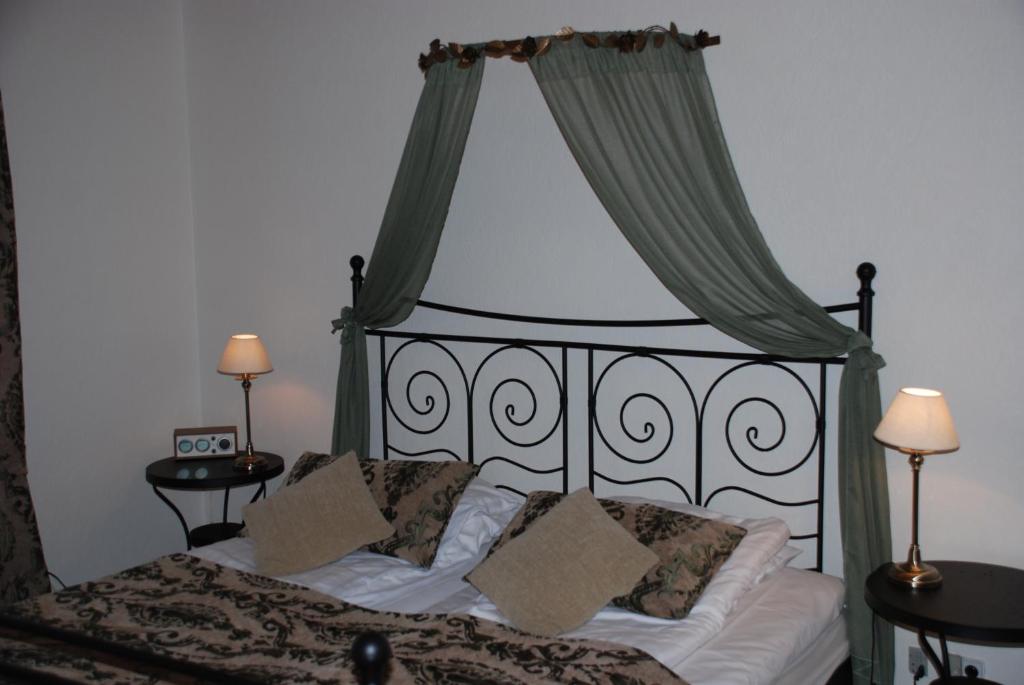 Postel nebo postele na pokoji v ubytování Dalby Hotel