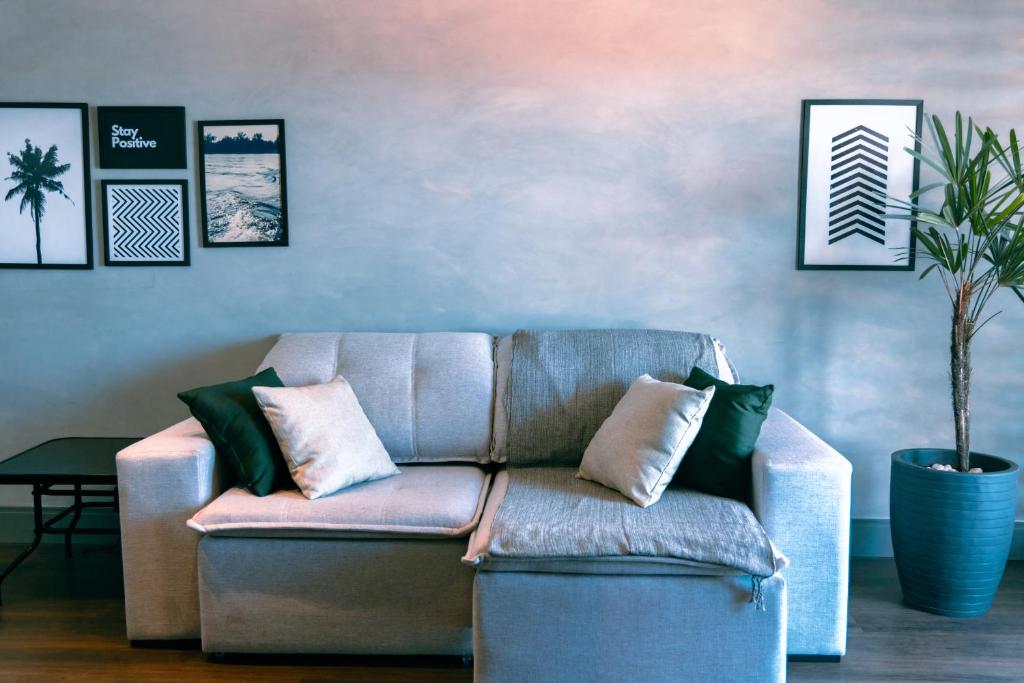 Posezení v ubytování Studio a 100m Bosque, Centro e Cambuí- Home Office, Piscina, Sauna, Jacuzzi, Fitness