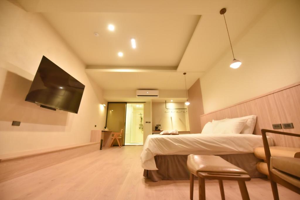 TV a/nebo společenská místnost v ubytování Two Couples Leisure Art Motel
