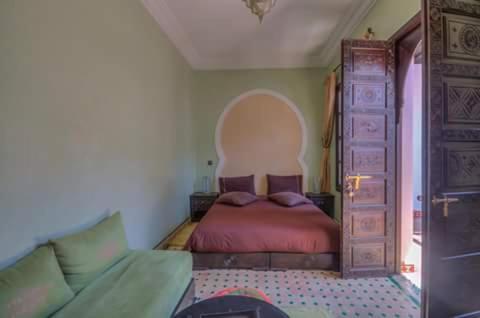 Postel nebo postele na pokoji v ubytování RIAD Le MINASDAM