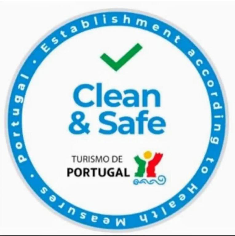 Um certificado, prémio, placa ou documento mostrado em Casa das Bonecas