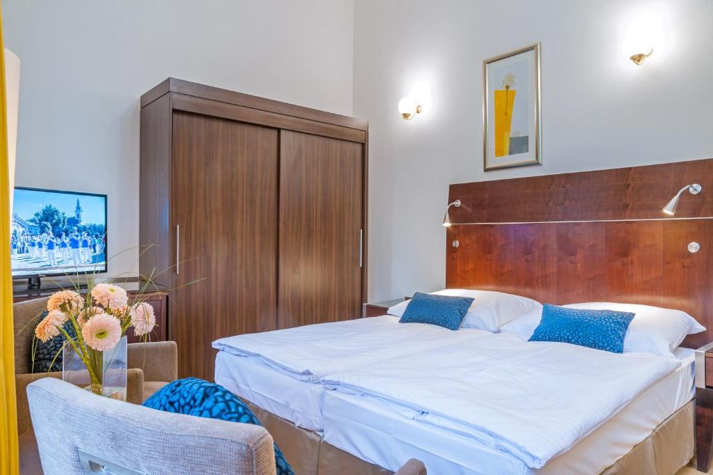 Postel nebo postele na pokoji v ubytování Hotel Metropol