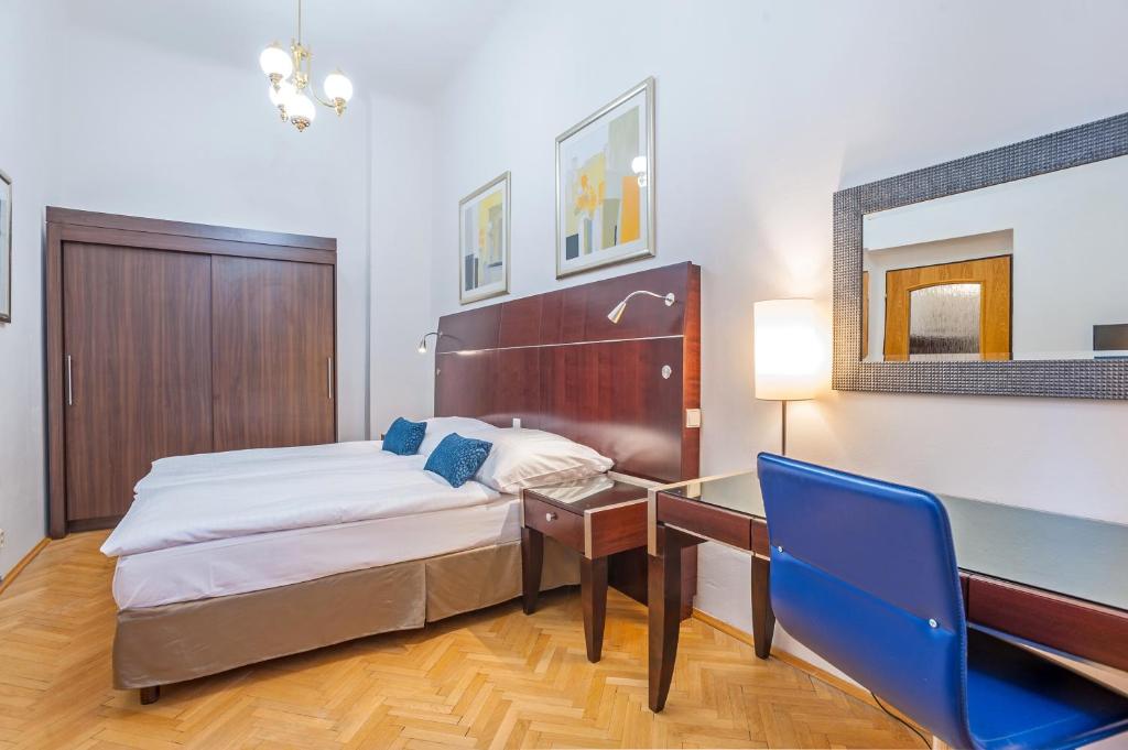 Postel nebo postele na pokoji v ubytování Hotel Metropol