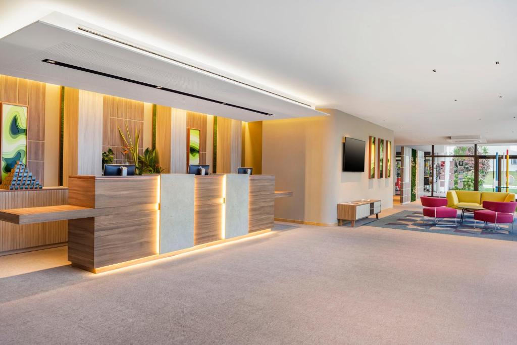 a lobby with a reception desk and chairs at Vilar do Golf in Quinta do Lago