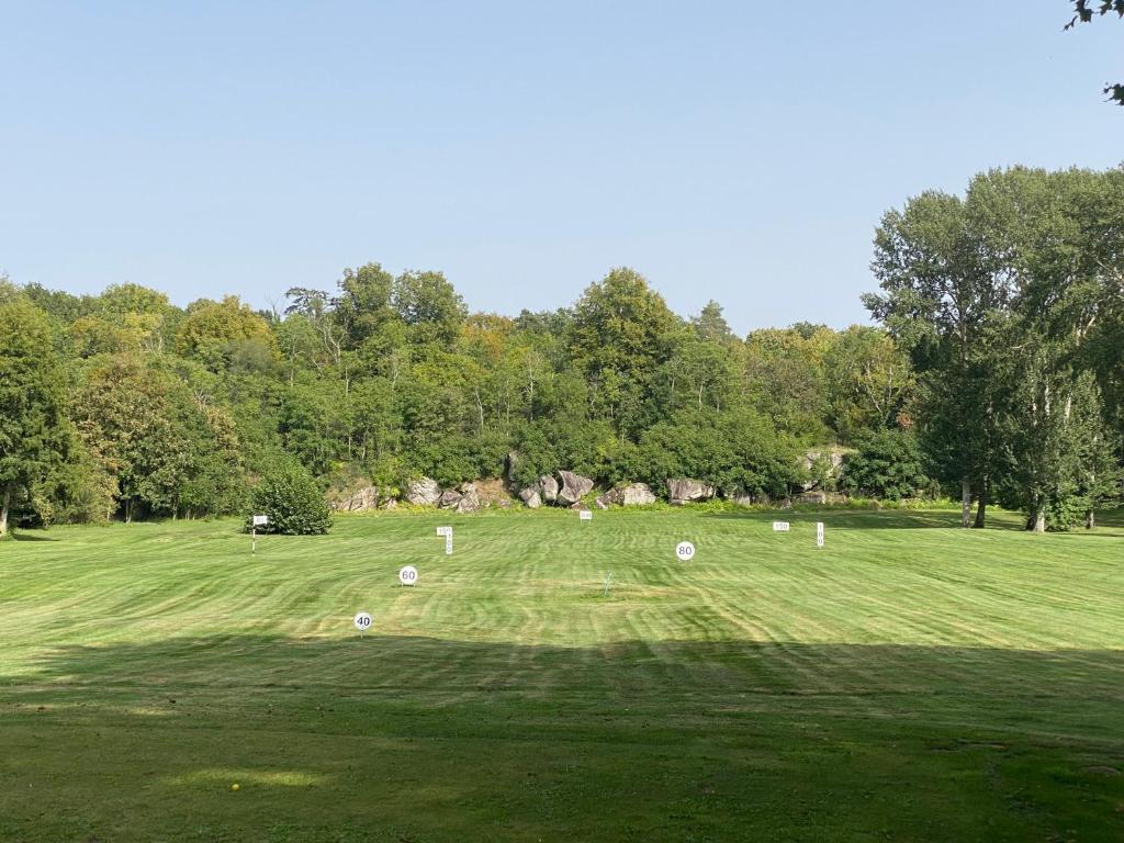 Golf v hotelu nebo okolí