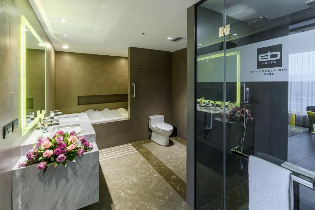 Koupelna v ubytování Eb Hotel By Eurobuilding Quito Airport