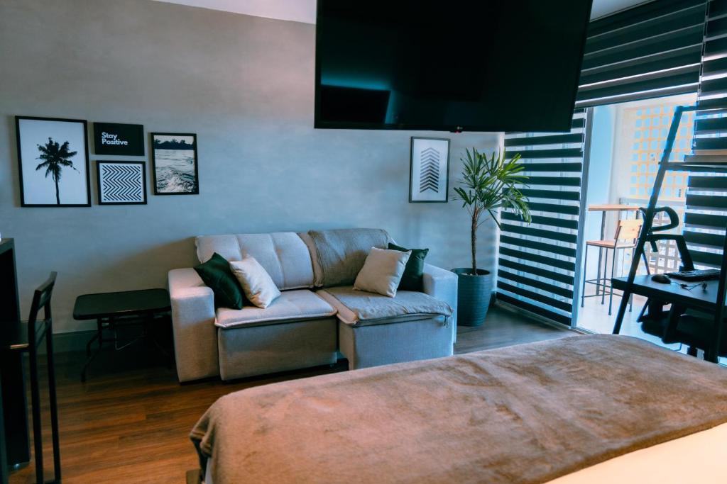 Postel nebo postele na pokoji v ubytování Studio a 100m Bosque, Centro e Cambuí- Home Office, Piscina, Sauna, Jacuzzi, Fitness