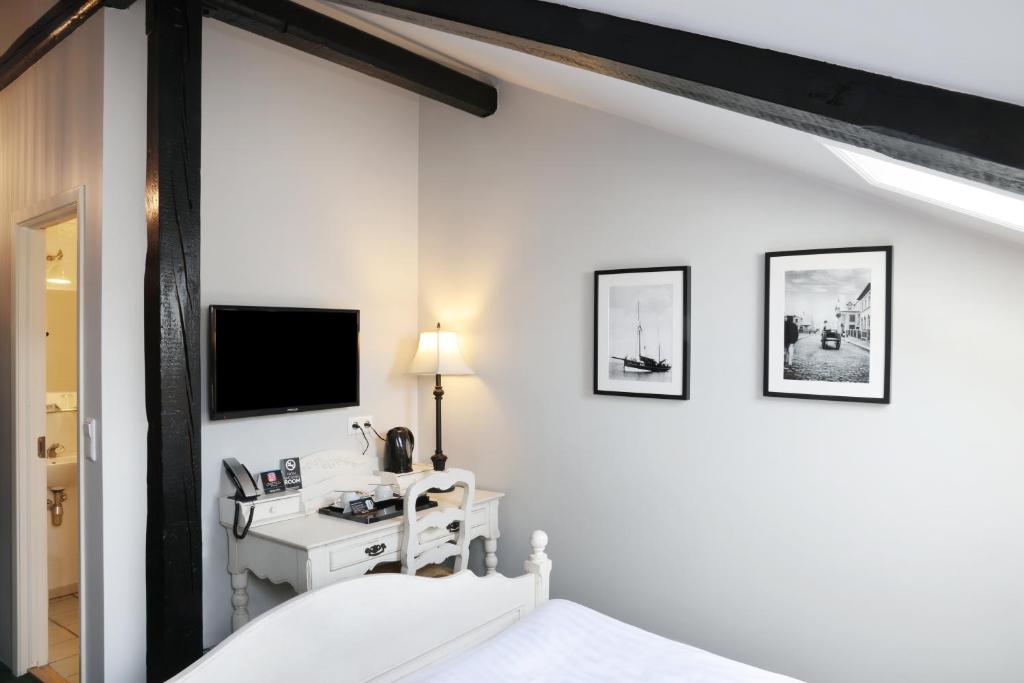 Postel nebo postele na pokoji v ubytování Fosshotel Baron