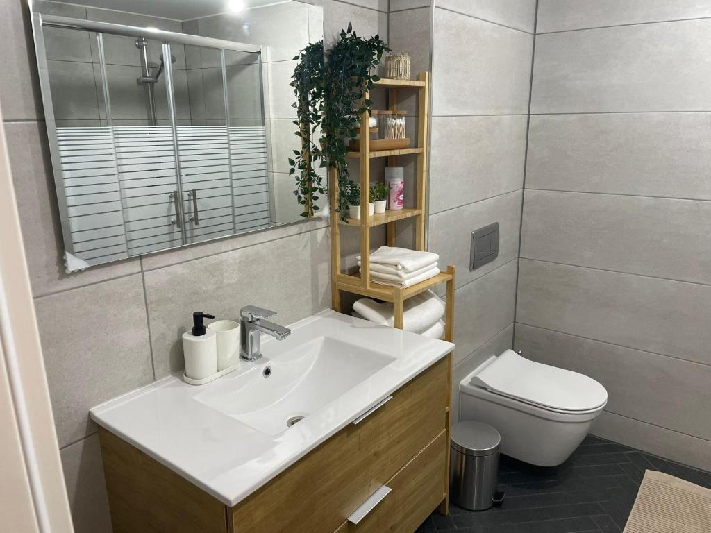 Ein Badezimmer in der Unterkunft oR-Ya Suite