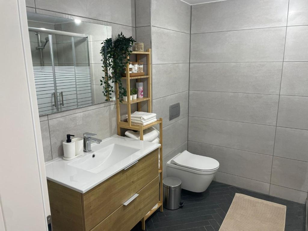 Ein Badezimmer in der Unterkunft oR-Ya Suite