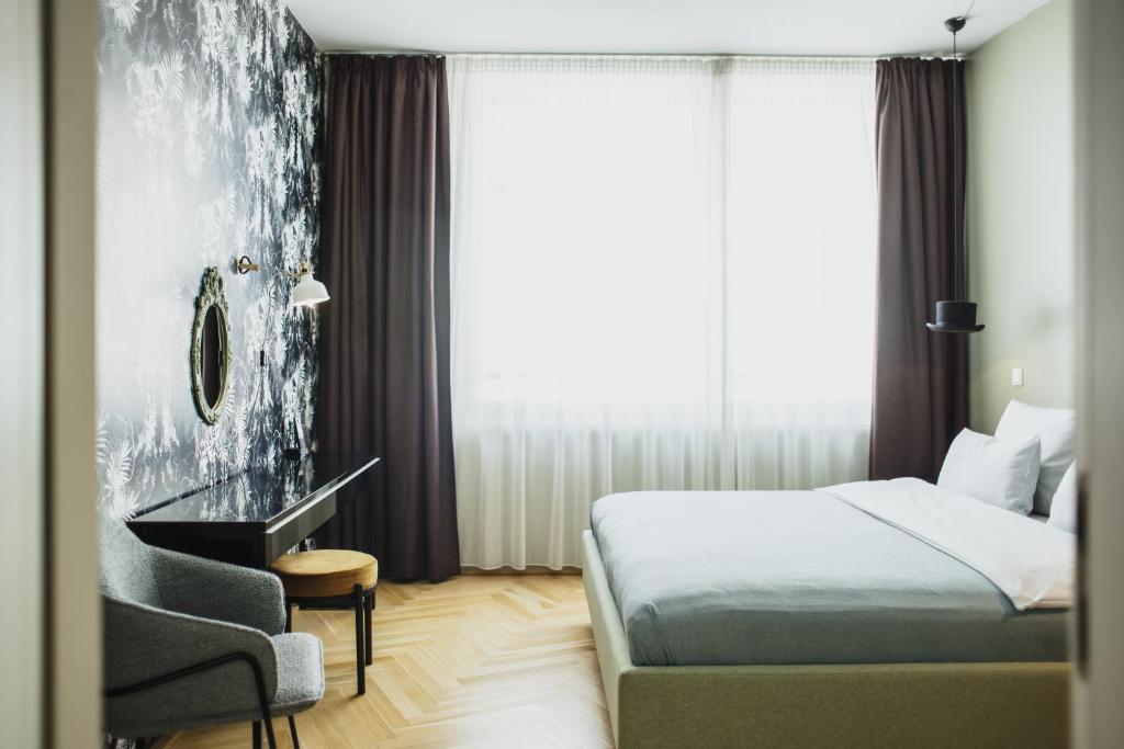 The Circus Apartments - 8