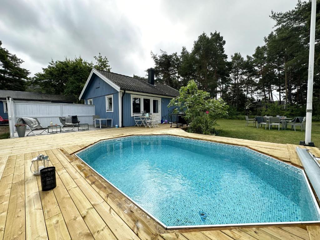 Bazén v ubytování Fresh Pool House in Brisund near Visby nebo v jeho okolí