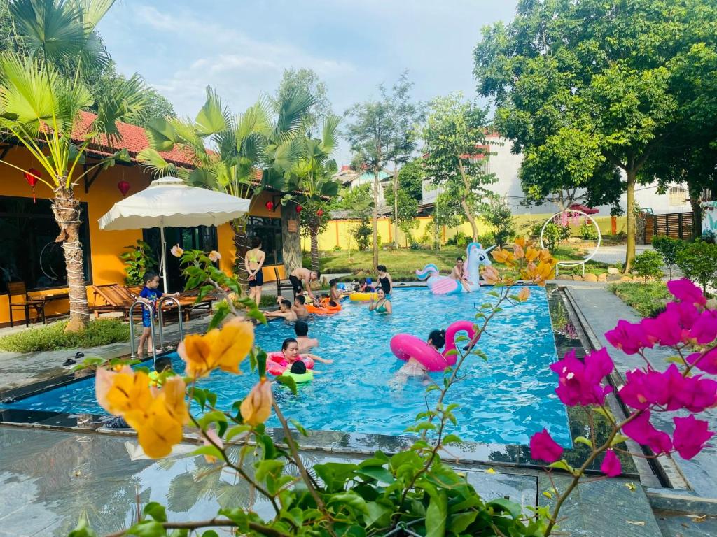 Bazén v ubytování Homestay Bài Văn garden nebo v jeho okolí