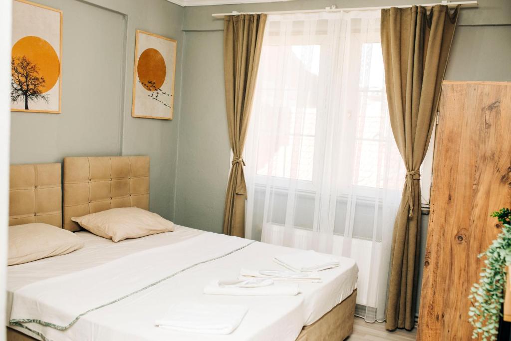 a bedroom with a bed and a window at Kaynarca Butik Hotel in İznik