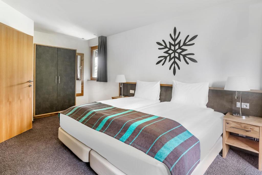 Letto o letti in una camera di Alpine Club Resort