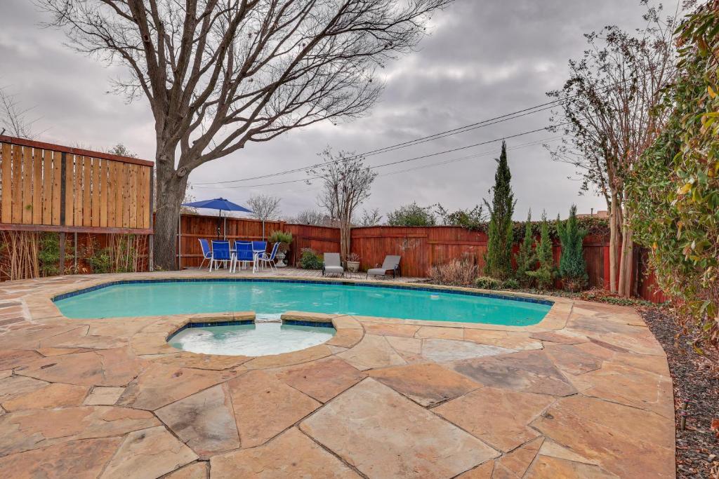 Modern Carrollton Home Private Pool and Grill, Carrollton Updated