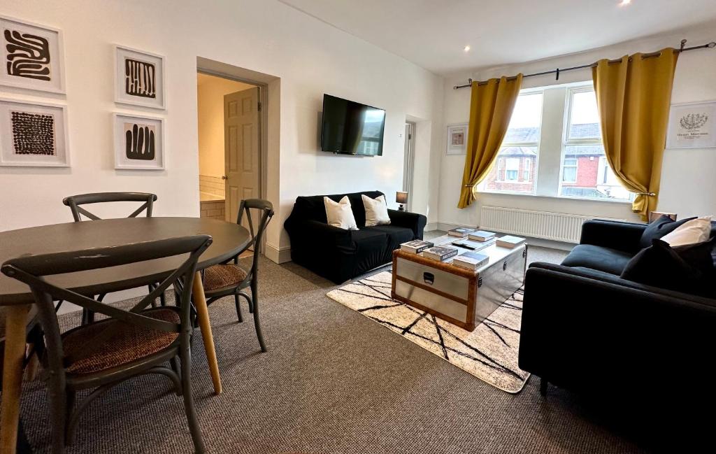 a living room with a table and a couch at Stylish 3Bed apartment with FREE PARKING in Heaton