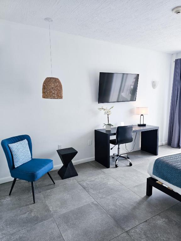 MB Hotel, Trademark Collection by Wyndham - King Room With Balcony And City View - Non-Smoking