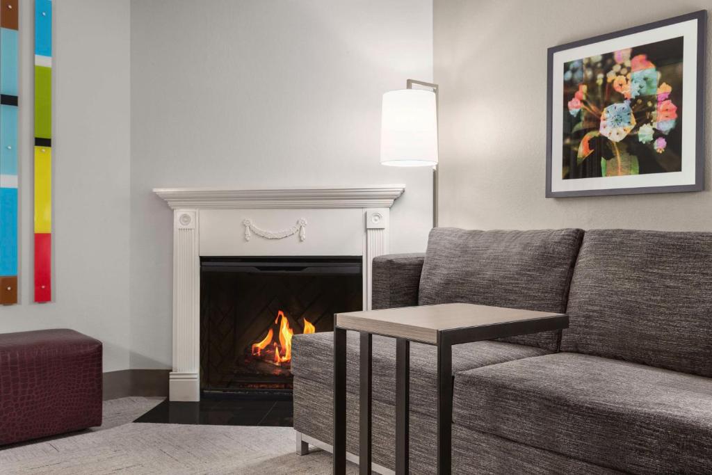 Hampton Inn Quakertown - Camera Re Con Camino E Divano Letto - Non Fumatori