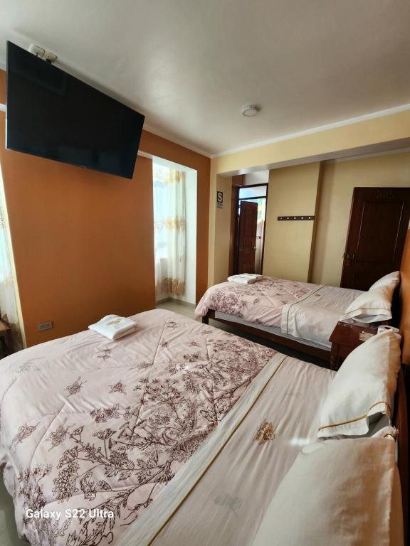 Postel nebo postele na pokoji v ubytování Hostal Capac