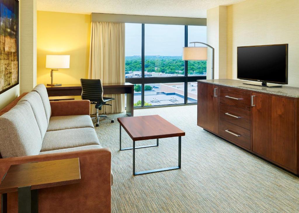 DoubleTree by Hilton San Antonio Airport - Junior King Suite Avec Canapé-Lit