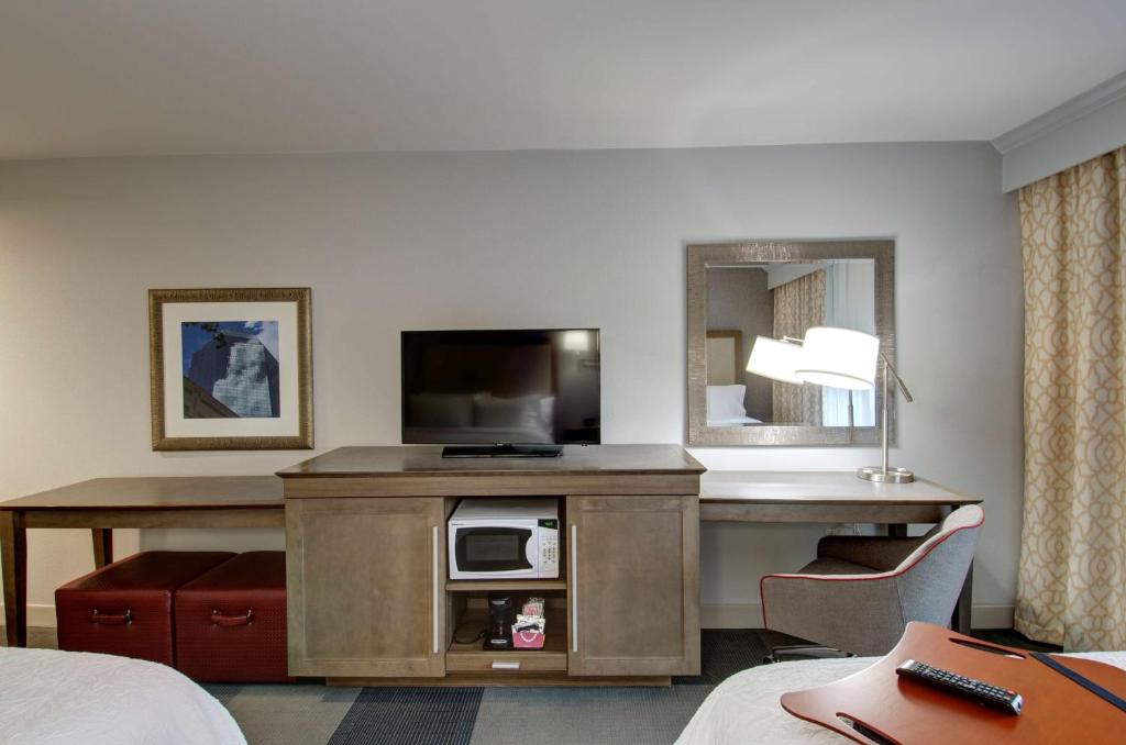 Hampton Inn & Suites Springfield Downtown - Queen Room With Two Queen Beds (4 Adults)