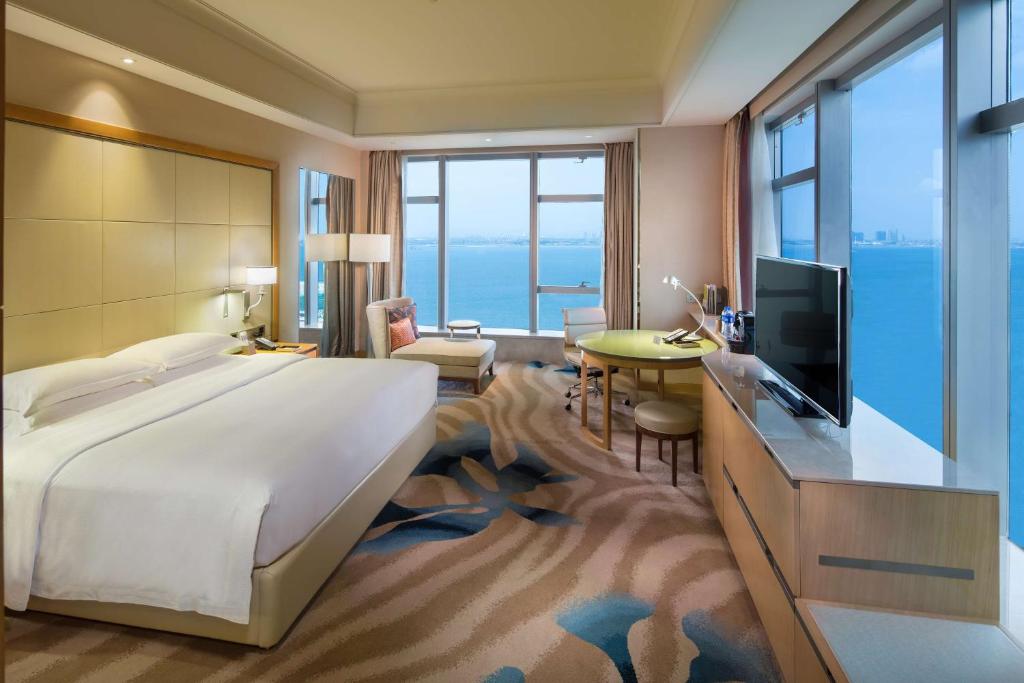 TV a/nebo společenská místnost v ubytování DoubleTree by Hilton Hotel Xiamen - Wuyuan Bay