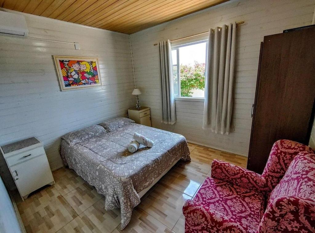 Ein Bett oder Betten in einem Zimmer der Unterkunft Casa Sonho Conforto e paz pertinho do mar