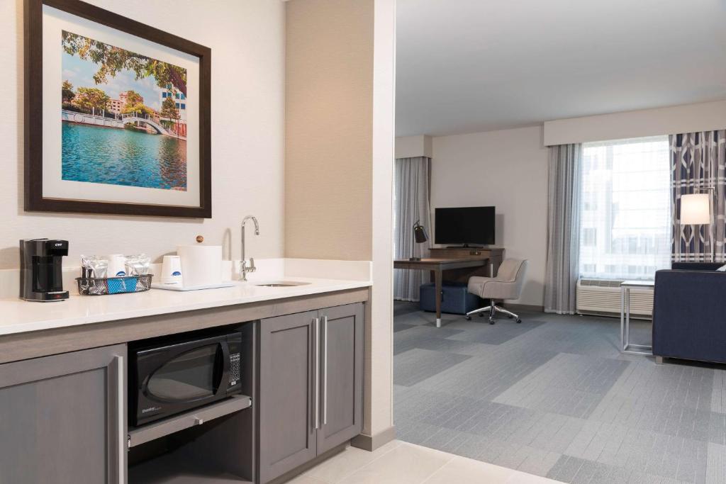 Hampton Inn & Suites Indianapolis-Keystone, IN photo