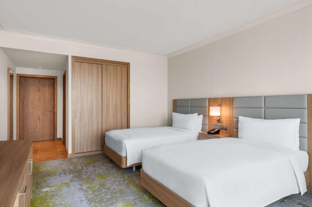 Hilton Garden Inn Kuwait - Twin Room With City View