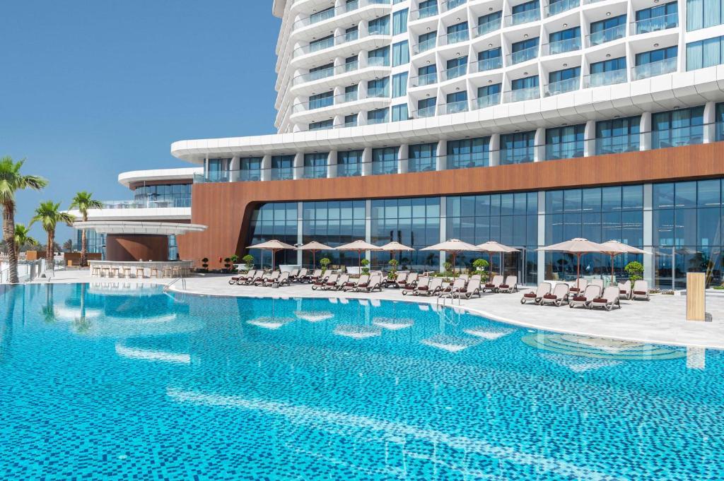 Bazén v ubytování Hampton by Hilton Marjan Island nebo v jeho okolí