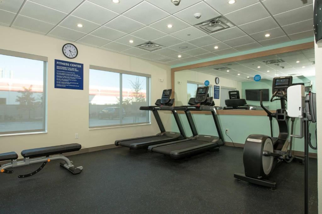 Fitness centrum a/nebo fitness zařízení v ubytování Tru By Hilton The Colony