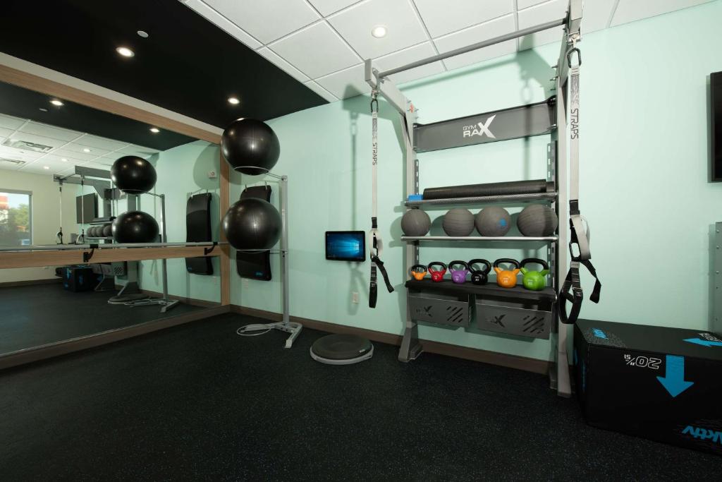 Fitness centrum a/nebo fitness zařízení v ubytování Tru By Hilton The Colony