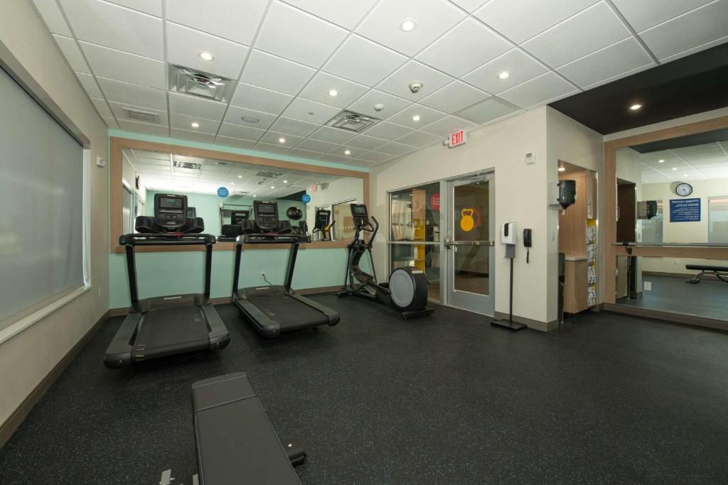 Fitness centrum a/nebo fitness zařízení v ubytování Tru By Hilton The Colony