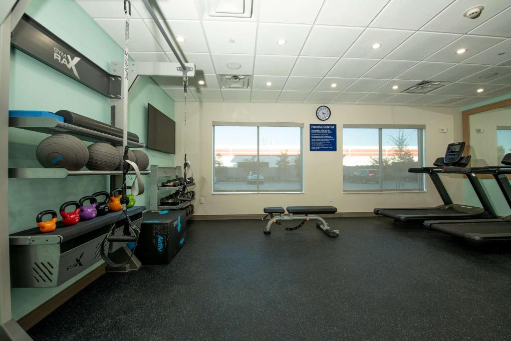 Fitness centrum a/nebo fitness zařízení v ubytování Tru By Hilton The Colony