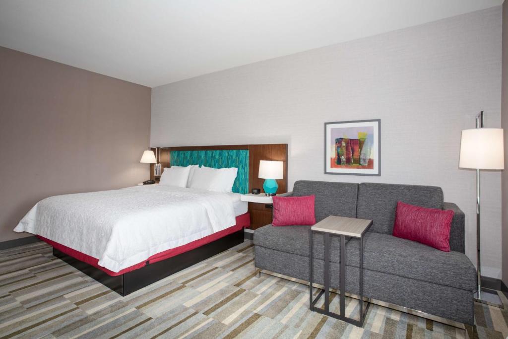 Hampton Inn & Suites Watsonville - King Room Met Bankbed - Niet -roken