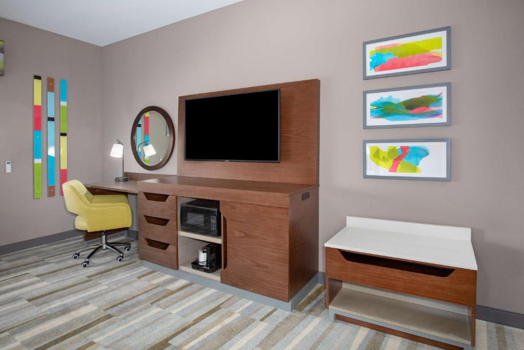 Hampton Inn & Suites Watsonville - 带浴缸的大号房间 - 出行访问/非吸烟
