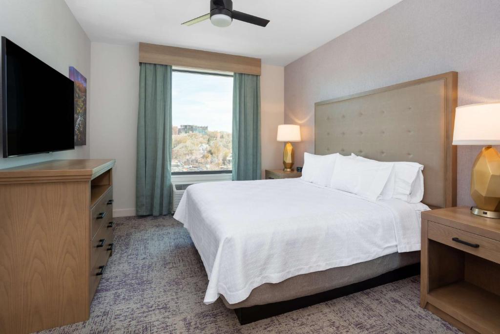Homewood Suites By Hilton Albuquerque Downtown - One-Bedroom King Suite With Mountain View